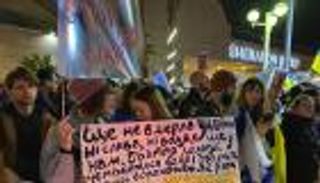 سفارة أوكرانيا في تل أبيب تبدأ تسجيل المتطوعين للحرب