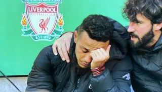 دموع تياجو ألكانتارا 