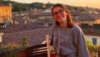 تعيش بلا شم وتذوق منذ 14 شهراً.. توابع كورونا تحاصر فتاة إيطالية