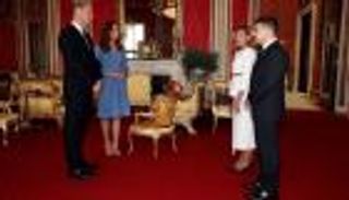 برسالة للأوكرانيين.. وليام وكيت يكسران تحفظ الأسرة الملكية 