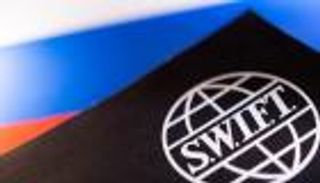 بنوك روسيا الكبرى خارج عالم سويفت.. ضربة غربية وإشادة أوكرانية  