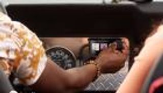 شاشة ذكية للسيارات القديمة من سبوتيفاي.. كم سعرها؟