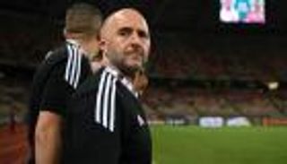 "لا تمزق الورقة".. أسطورة الجزائر يوجه رسالة تحذير لبلماضي