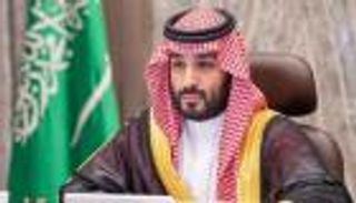 ولي العهد السعودي لـ الرئيس الفرنسي: حريصون على توازن سوق النفط