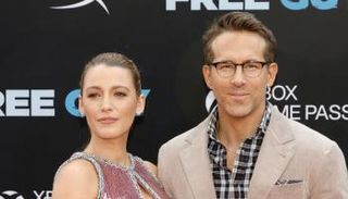  الممثل الكندي رايان رينولدز وزوجته بليك ليفلي