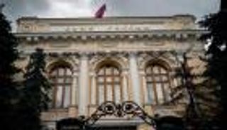 الحرب الروسية تأتي على "الروبل".. ماذا يعني رفع موسكو للفائدة الآن؟