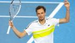 برسالة سلام.. الروسي ميدفيديف يتصدر التصنيف العالمي للتنس