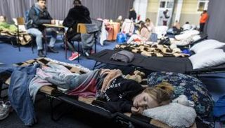 لاجئة أوكرانية في أحد مراكز الإيواء