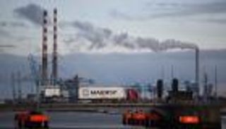 "ميرسك" توقف الشحنات المتوجّهة إلى الموانئ الروسية