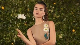  النقوش الفنية تتألق بألوان زاهية وصارخة 