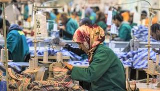عاملات بمعامل النسيج بالمغرب - أرشيفية