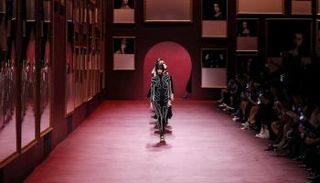 عرض ديور لمجموعة خريف وشتاء 2022 - 2023