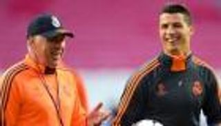 هل يقود مانشستر يونايتد؟ أنشيلوتي يغازل كريستيانو رونالدو