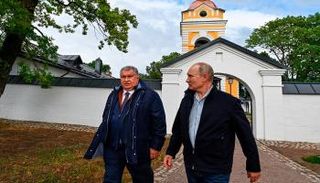 إبيغور سيتشين رفقة الرئيس الروسي - أرشيفية