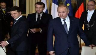 لقاء سابق بين ماكرون وبوتين وزيلينسكي