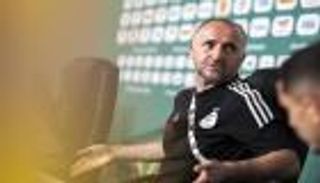 منتخب الجزائر.. صاحب مفاجأة أمم أفريقيا يهدد جمال بلماضي