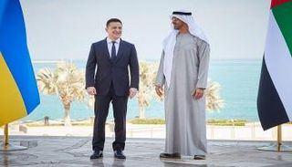 الشيخ محمد بن زايد آل نهيان خلال لقاء سابق مع فولودمير زيلينسكي