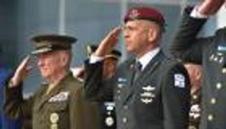 وسام شرف لماكينزي بختام زيارة وداع لإسرائيل (صور)