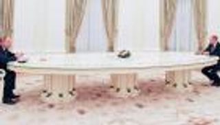 شولتز يطالب بوتين بوقف المعارك في أوكرانيا فورا