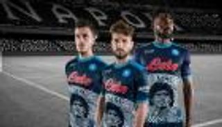 بسبب الحرب.. قرار جديد يمنع ظهور قميص مارادونا في قمة نابولي ضد ميلان