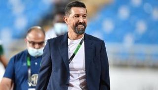 بيسينك هاسي مدرب الأهلي السعودي