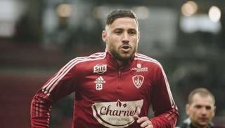 يوسف بلايلي لاعب استاد بريست