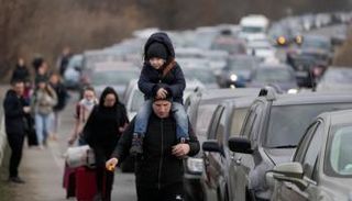 لاجئون يفرون من الحرب في أوكرانيا