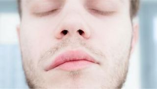 من أعراض شلل الوجه تيبس عضلاته