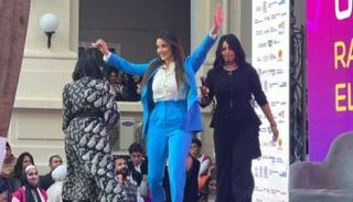 رضوى الشربيني أثناء تكريمها