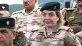 شارة "أركان حرب" عسكرية على أكتاف سيدة عراقية تثير جدلا واسعا