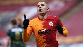 سفيان فيغولي نجم جالطة سراي