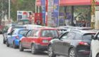 حرب أوكرانيا تعيد الطوابير أمام محطات الوقود في لبنان