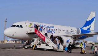 طائرة تابعة لشركة الأجنحة الليبية في رحلة سابقة. (أرشيفية)