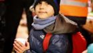 طفل أوكراني يقطع 600 ميل بمفرده.. رقم هاتف وورقة طوق النجاة