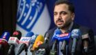 "إنستغرام" يستبق الحظر الإيراني.. و"يستبعد" وزير الاتصالات