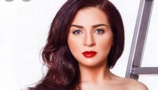 الفنانة مي عز الدين