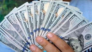 أوراق نقدية فئة 100 دولار- أرشيفية