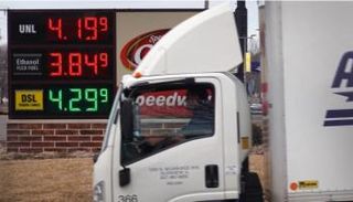 منفذ بيع للبنزين في أمريكا - أرشيفية