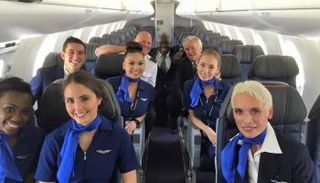 مضيفات طيران دون الكمامة - أرشيفية