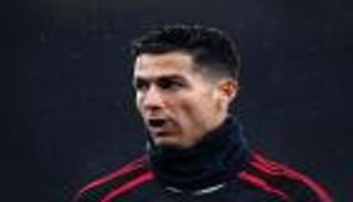 بعد اتهامه بالهروب.. رونالدو يصطحب حراسه إلى تدريبات مانشستر يونايتد (صور)