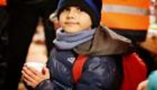 المقاتل الصغير.. سار 1000 كيلومتر "وحيدا" داخل أوكرانيا (صور)