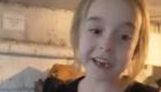 بالفيديو.. طفلة تلهم الأوكرانيين بهذه الطريقة