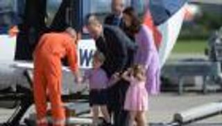 الملكة إليزابيث "مرعوبة" من المروحيات لهذا السبب