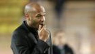 دوري أبطال أوروبا.. هنري "التاريخي" يتلقى صدمتين في 24 ساعة