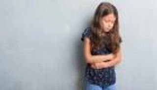 الانغلاف المعوي لدى الأطفال.. الأعراض والأسباب والعلاج