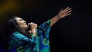 إكسبو 2020 دبي.. "آني كرومر" تبهر جمهورها بموسيقى الحب