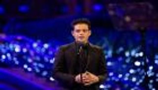 رامي مالك يزور إكسبو دبي ويوجه رسالة للمرأة في يومها العالمي (صور)