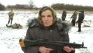 امرأة مسنة وقطار محترق.. صور "مزيفة" عن حرب أوكرانيا