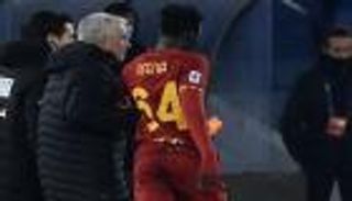 عن طريق الهاتف.. مورينيو يتجسس على "الابن الروحي" (فيديو)