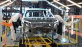 نصف قدرات مصانع السيارات في روسيا خارج الخدمة.. و3 أسباب تقود للأسوأ